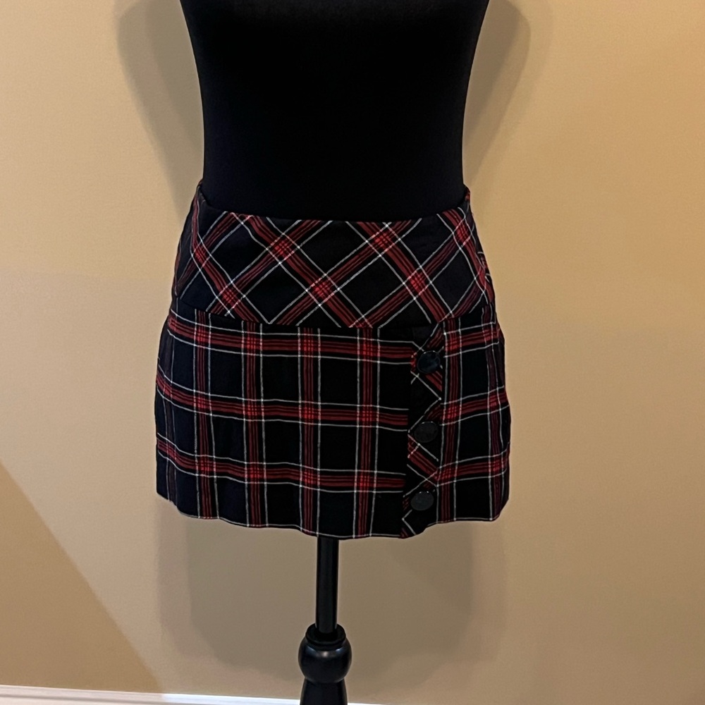 Bebe Black and Red Asymmetrical Bubble Mini Skirt vintage